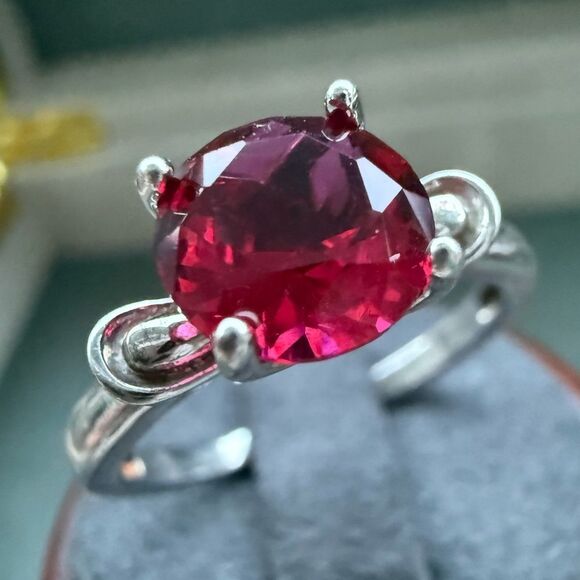 Silver Tone Statement Ring with Large Red Faceted Stone – Size 10 - Picture 11 of 17